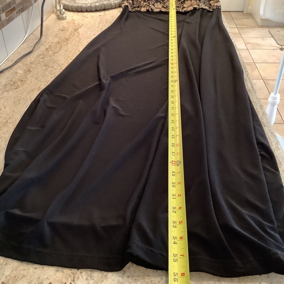 R & M Richards Two-Piece Maxi Dress and Shrug Size 10 Black and Gold - Picture 10 of 13